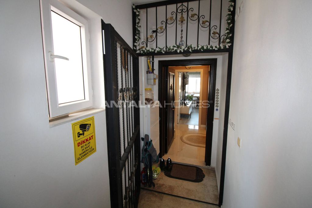 Property photo 2 of 33