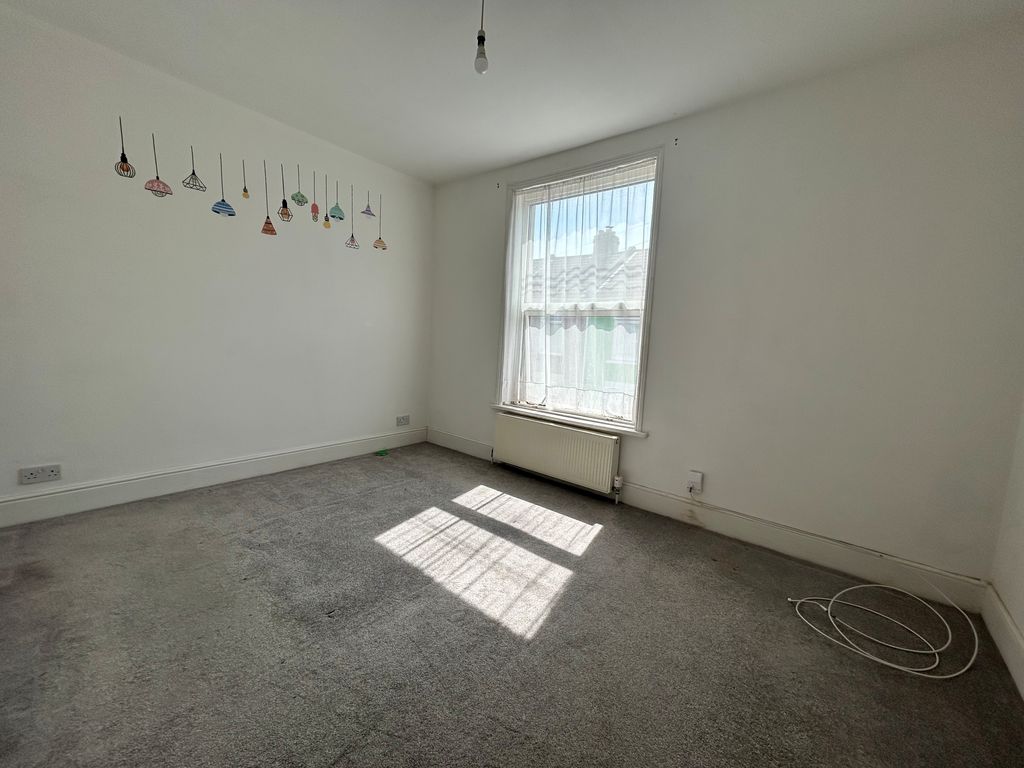 Property photo 1 of 5 Bedroom