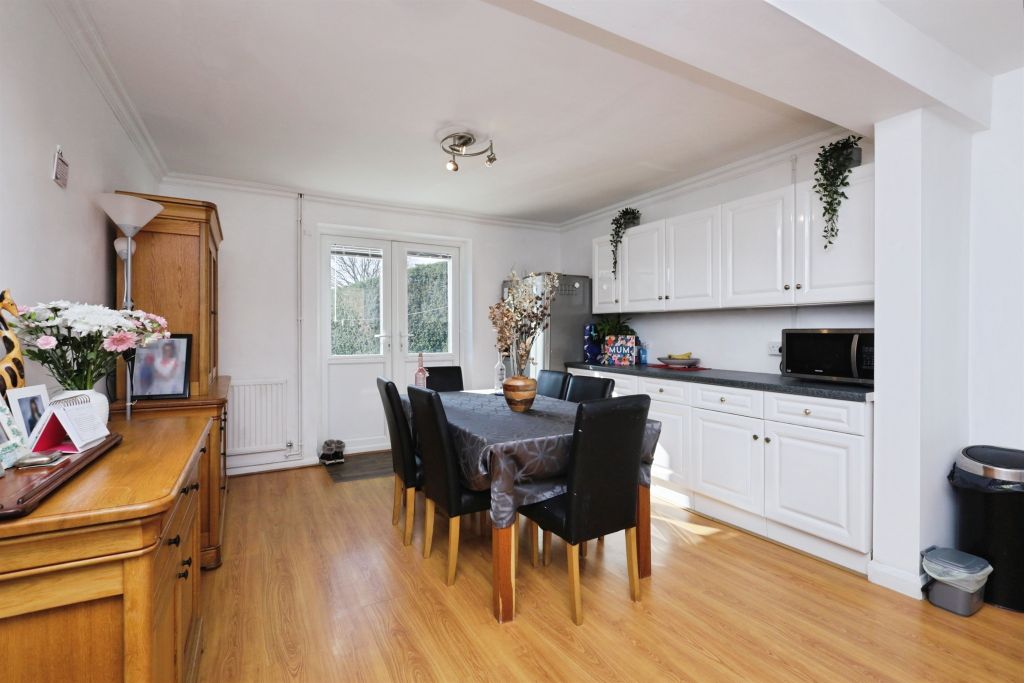 Property photo 2 of 33