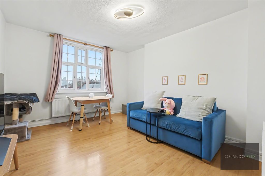 Property photo 1 of 12 Flat 26, Ascot Court Sw4 7Ez-8.Jpg