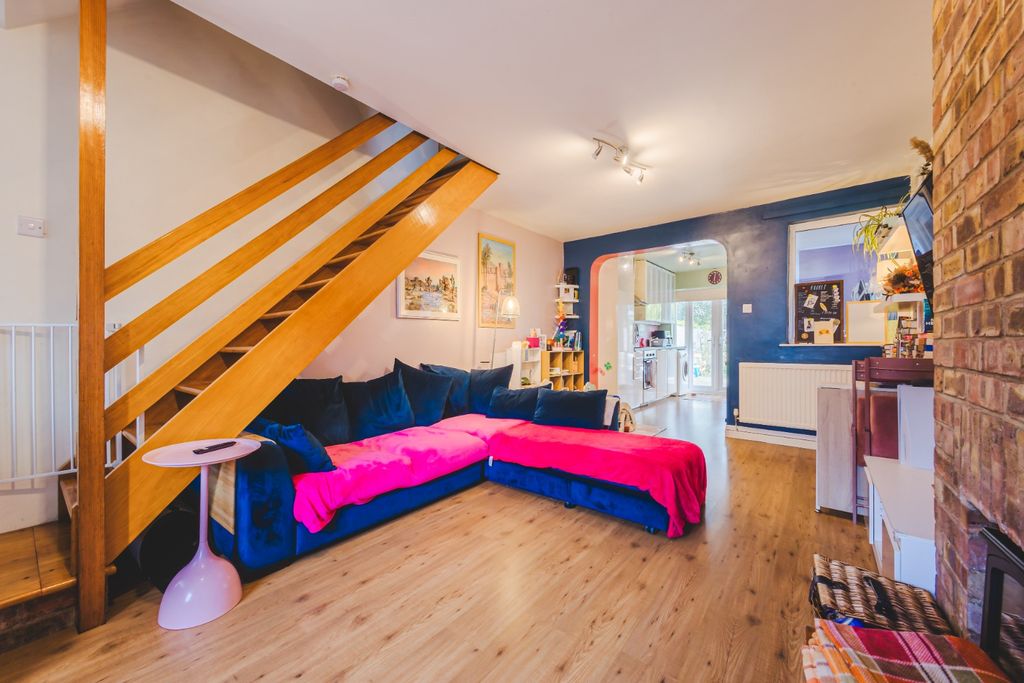 Property photo 2 of 16 5553106