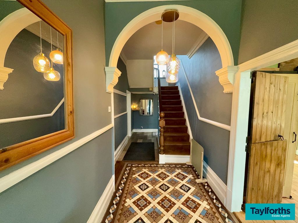 Property photo 3 of 36