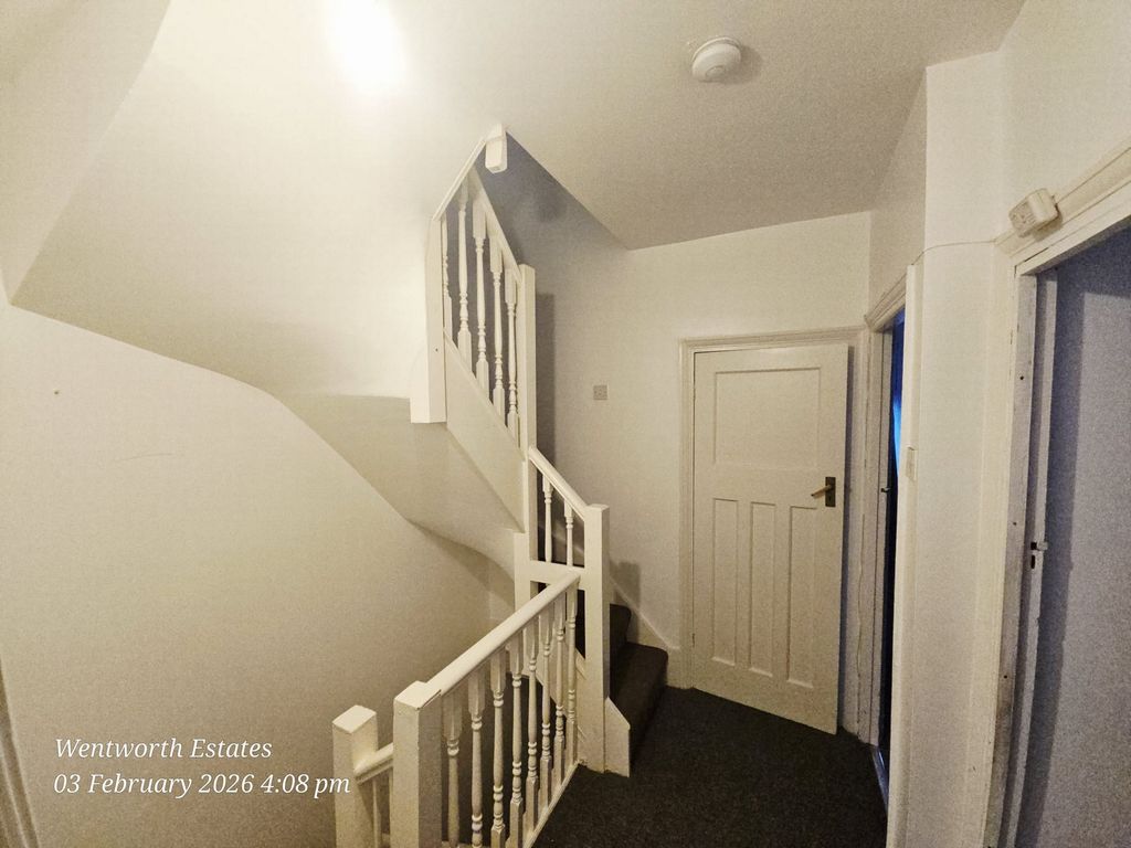 Property photo 3 of 8 Photo 2