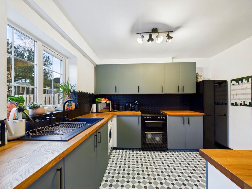 Property photo 2 of 16 Kitchen