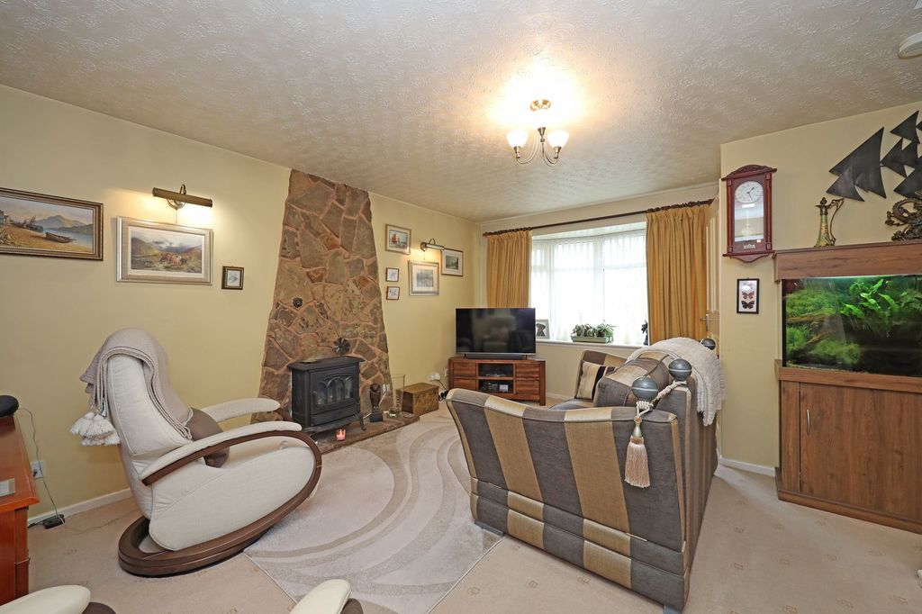 Property photo 2 of 21