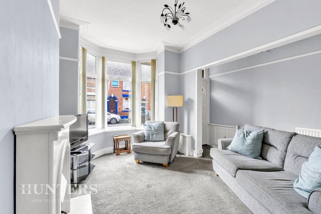 Property photo 2 of 17 Lounge