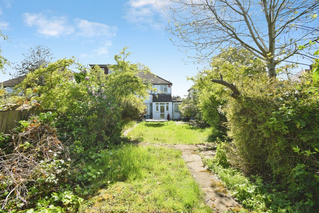 Property photo 2 of 20 Garden