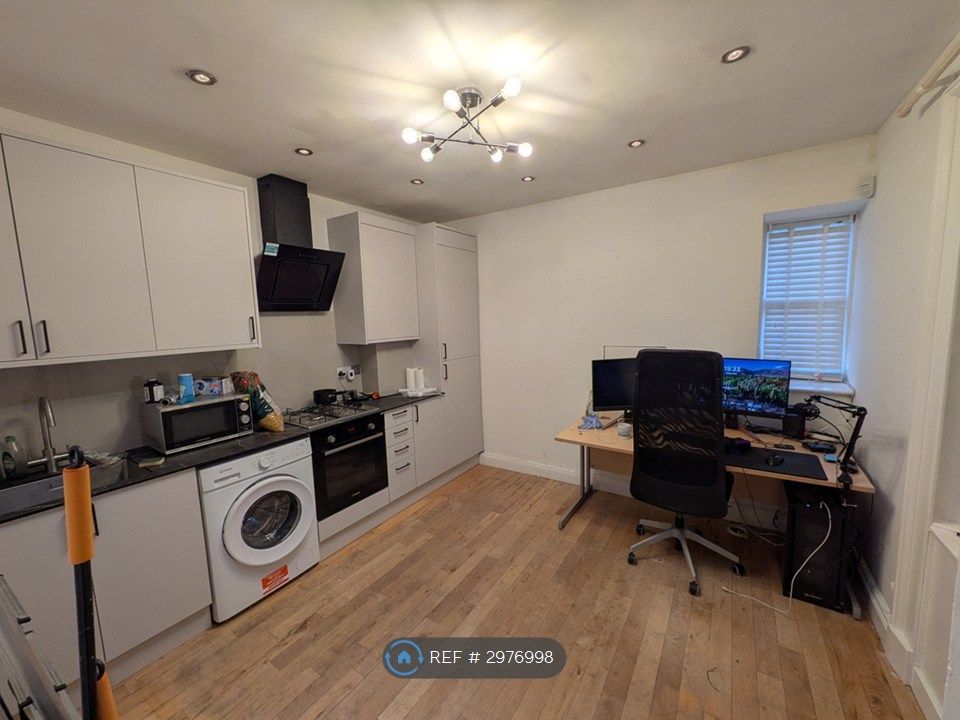 Property photo 3 of 6 Living Room Kitchen