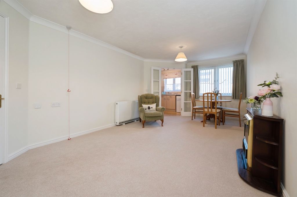 Property photo 3 of 12