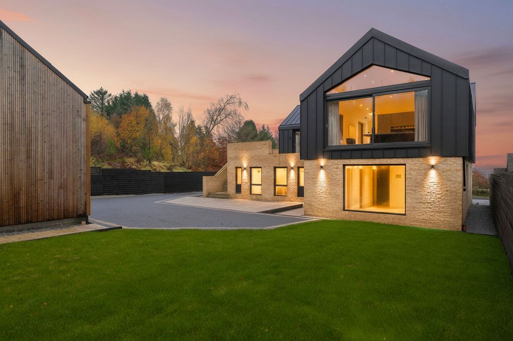 Property photo 2 of 30