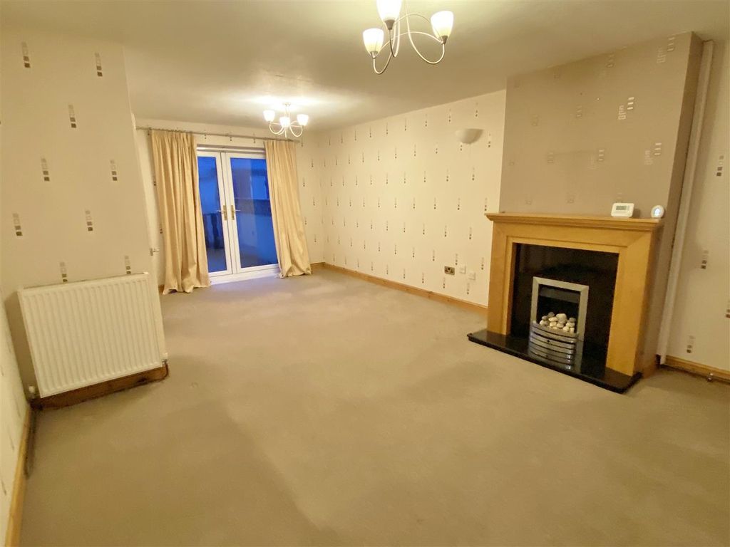 Property photo 2 of 12 Lounge