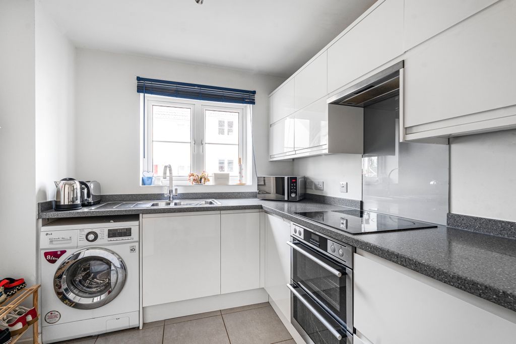 Property photo 2 of 18 Kitchen