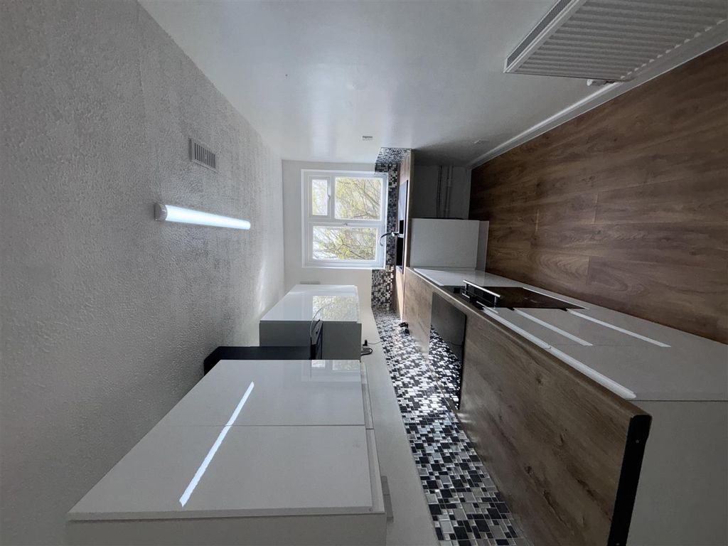 Property photo 1 of 10 Kitchen.Jpeg