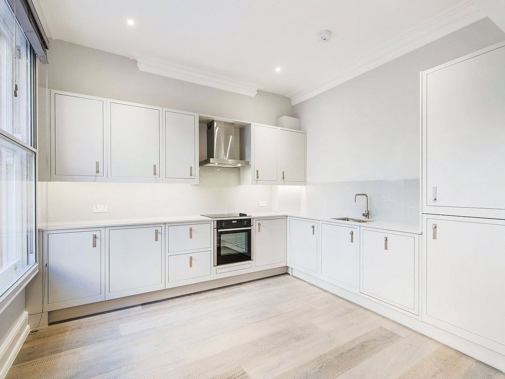 Property photo 2 of 12 Shaftesbury Avenue