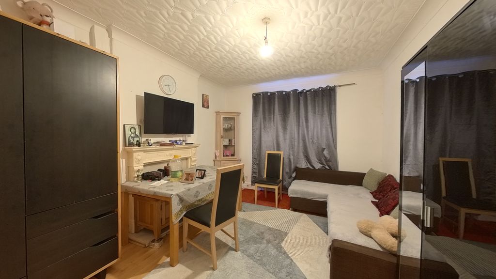 Property photo 2 of 21
