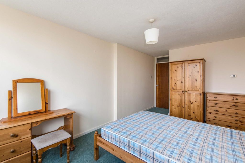 Property photo 1 of 11 Bedroom