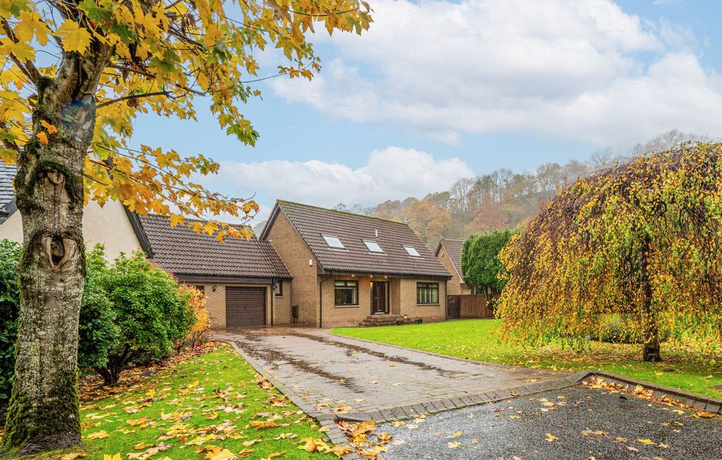 Property photo 1 of 25