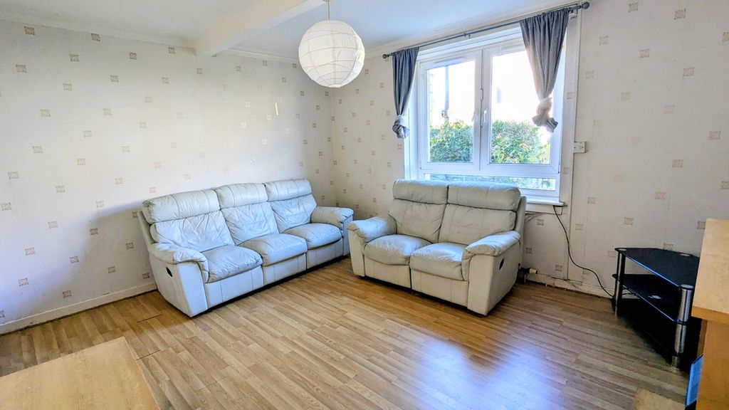 Property photo 2 of 10 1000041581