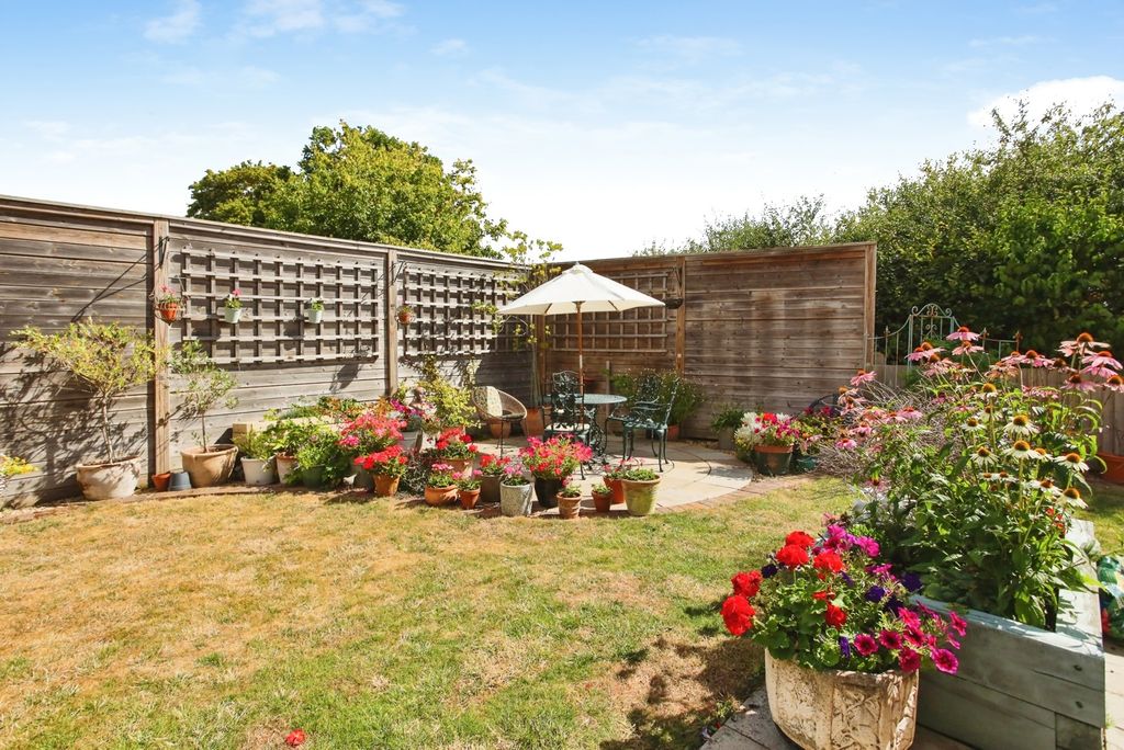 Property photo 3 of 12 Garden