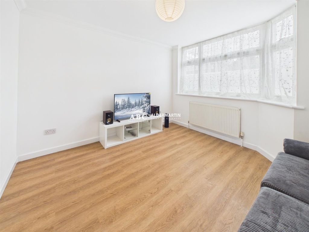 Property photo 3 of 14 Cam03827G0-Pr0179-Still003.Jpg
