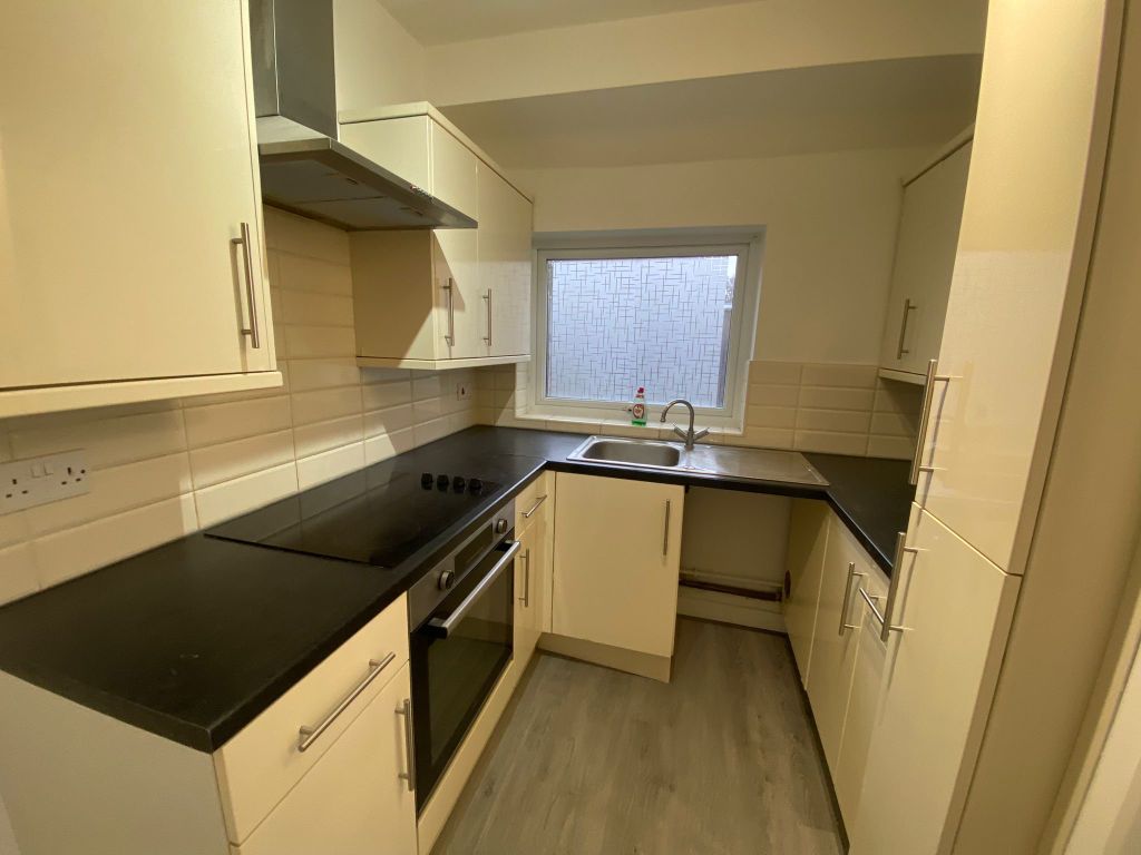 Property photo 3 of 8 Kitchen