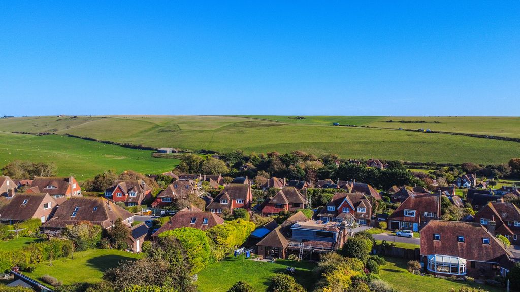 Property photo 3 of 49