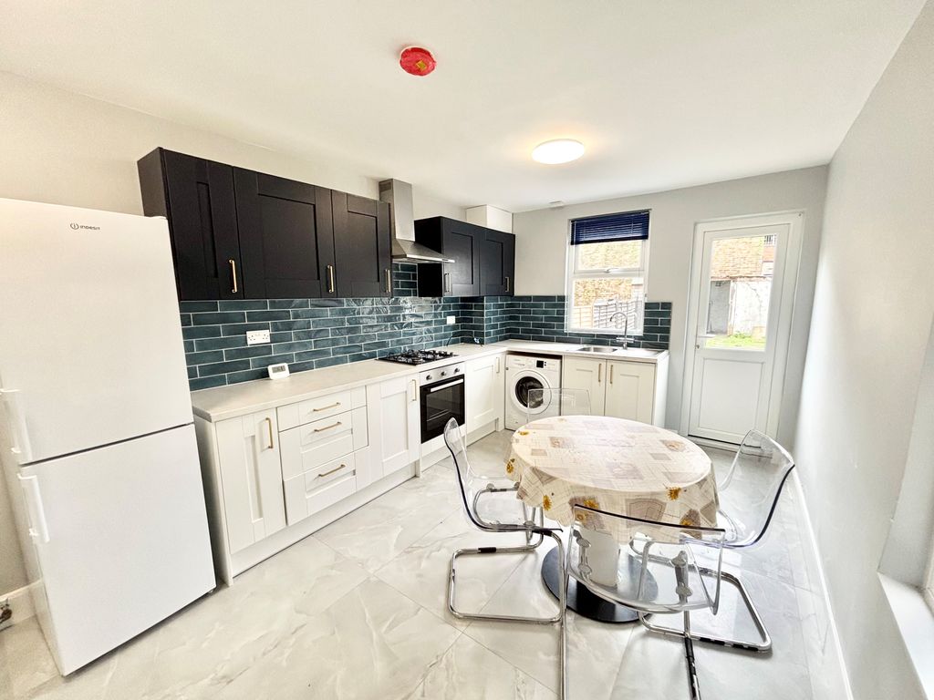 Property photo 3 of 10 Image