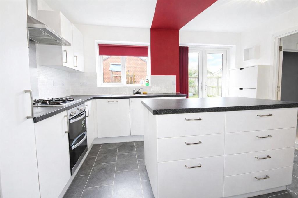 Property photo 2 of 17 Mapplewell2.Png