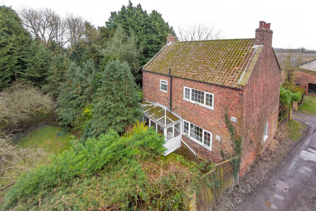 Property photo 2 of 32