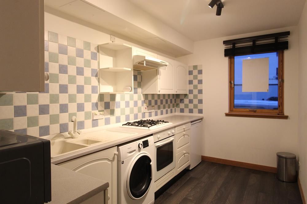 Property photo 3 of 8 Kitchen