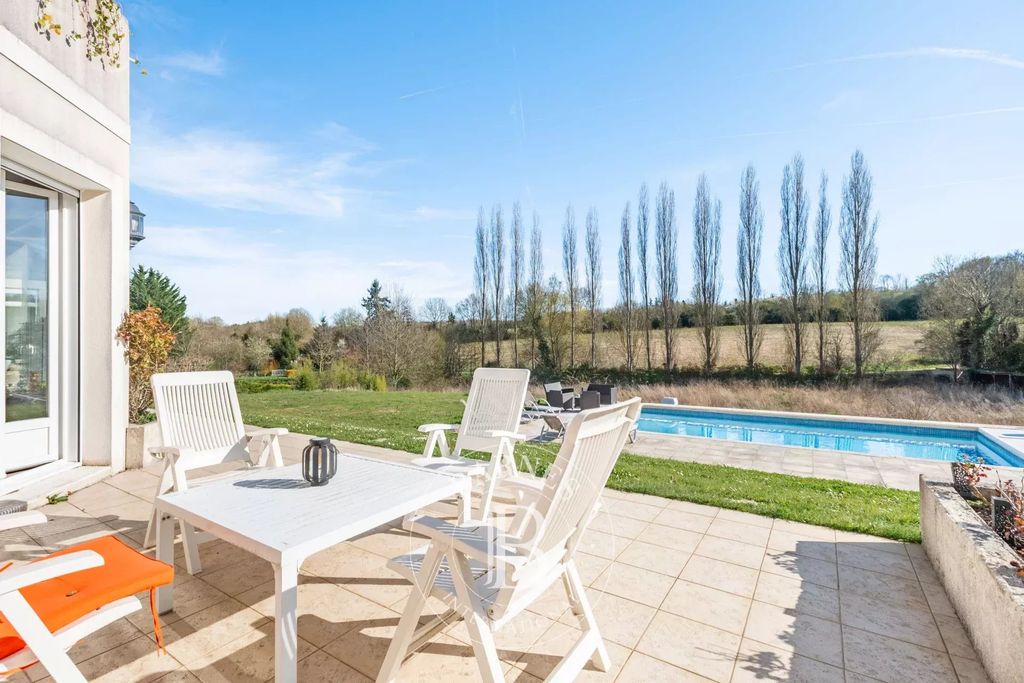 Property photo 2 of 33