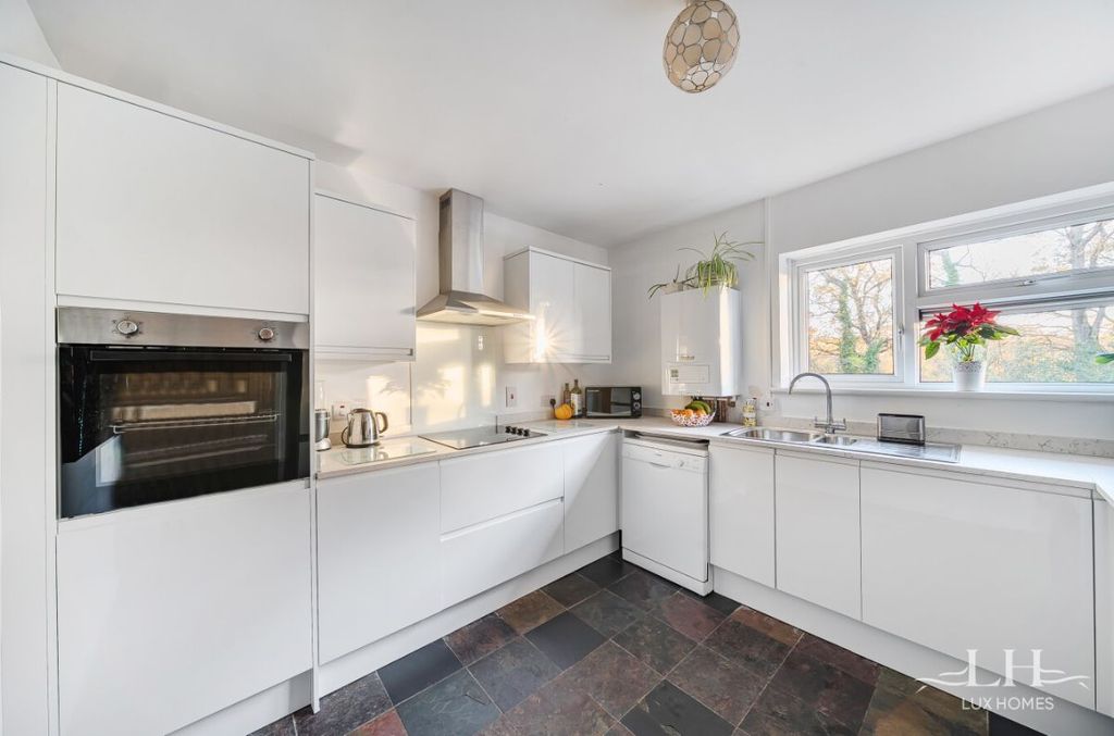 Property photo 2 of 24