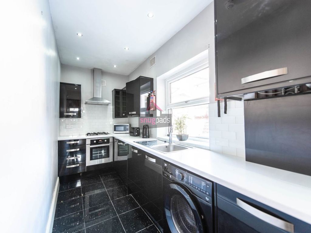 Property photo 3 of 9 3