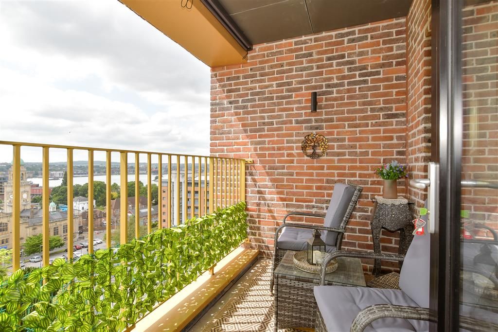 Property photo 3 of 11 Balcony