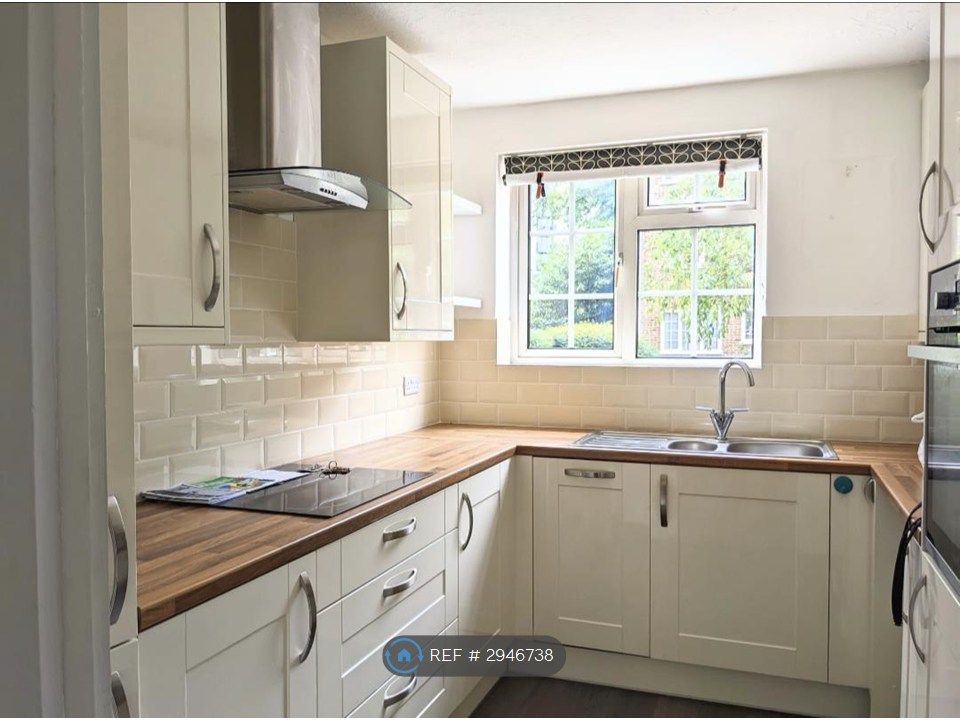 Property photo 1 of 11 Kitchen