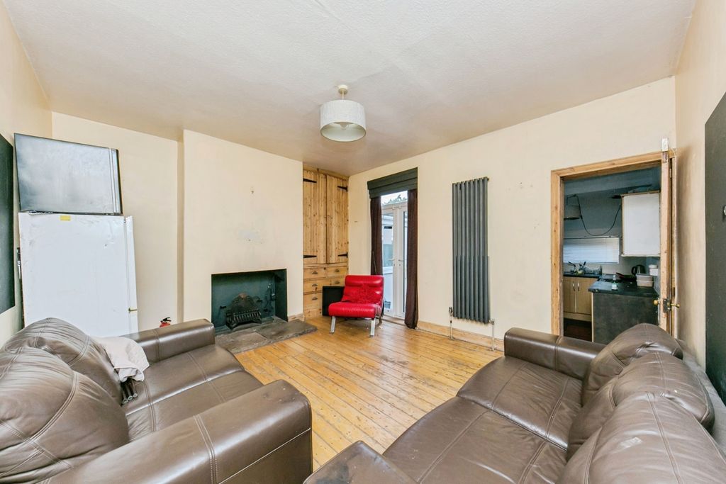 Property photo 3 of 17 Pbox-Img.Jpg