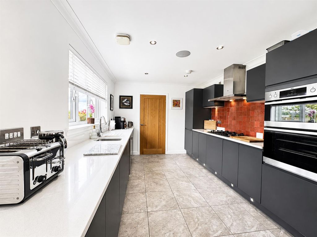 Property photo 3 of 26 Kitchen