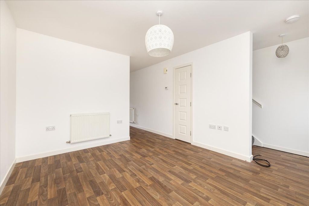 Property photo 3 of 24