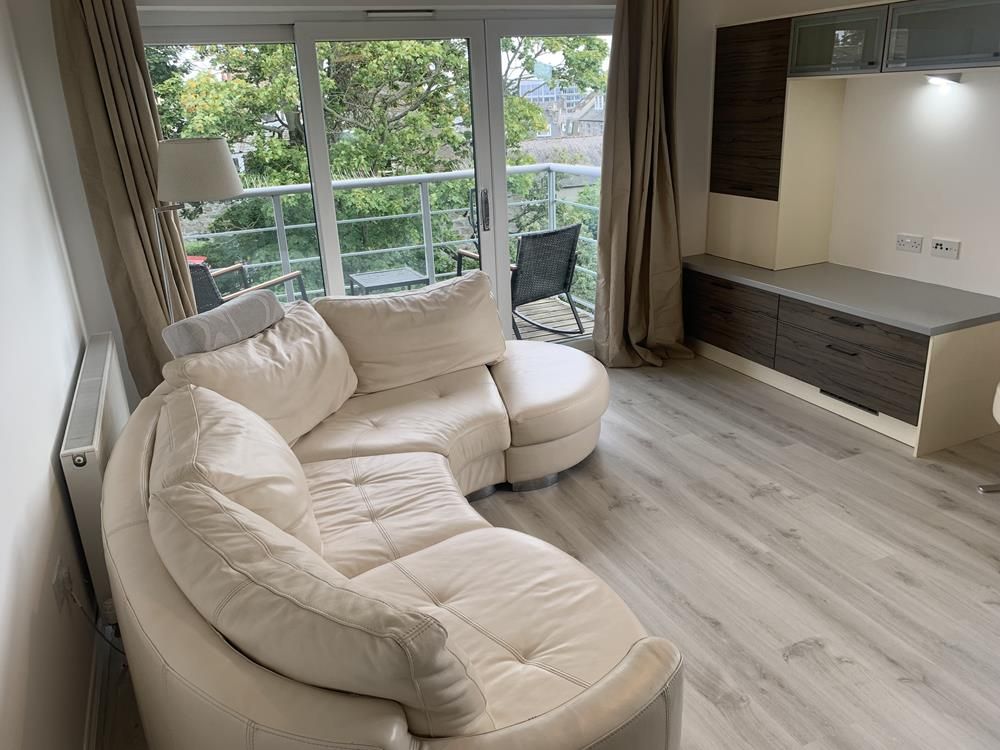 Property photo 2 of 12 Lounge 3