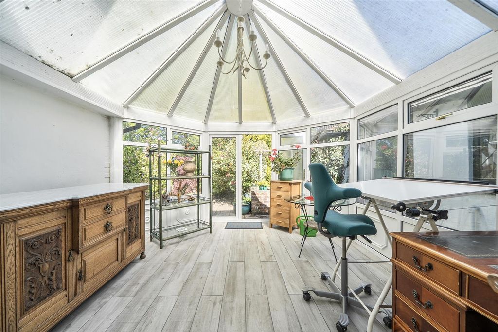 Property photo 3 of 16 Conservatory.Jpg