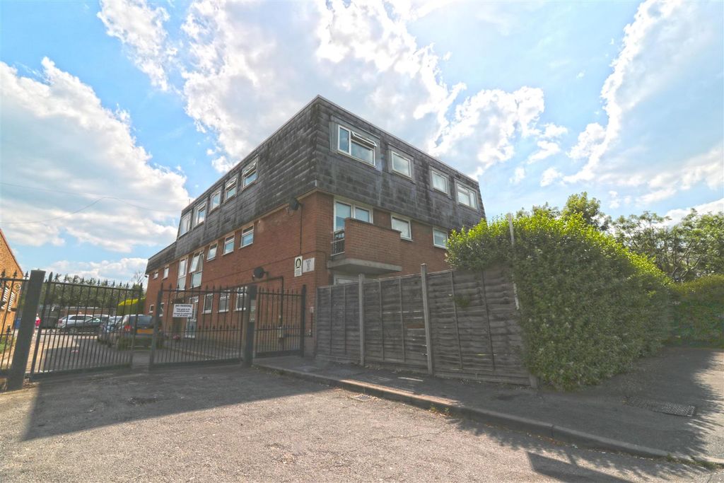 Property photo 1 of 6 Front Use2017.Jpg