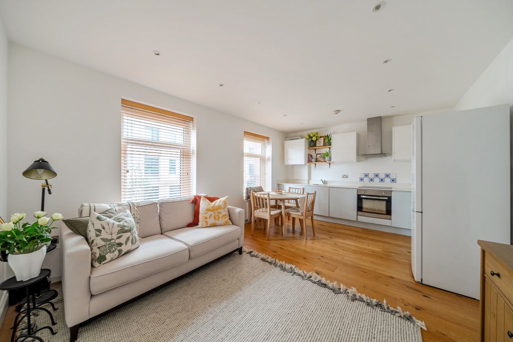 Property photo 1 of 11 1534851-3-6Acce3E...