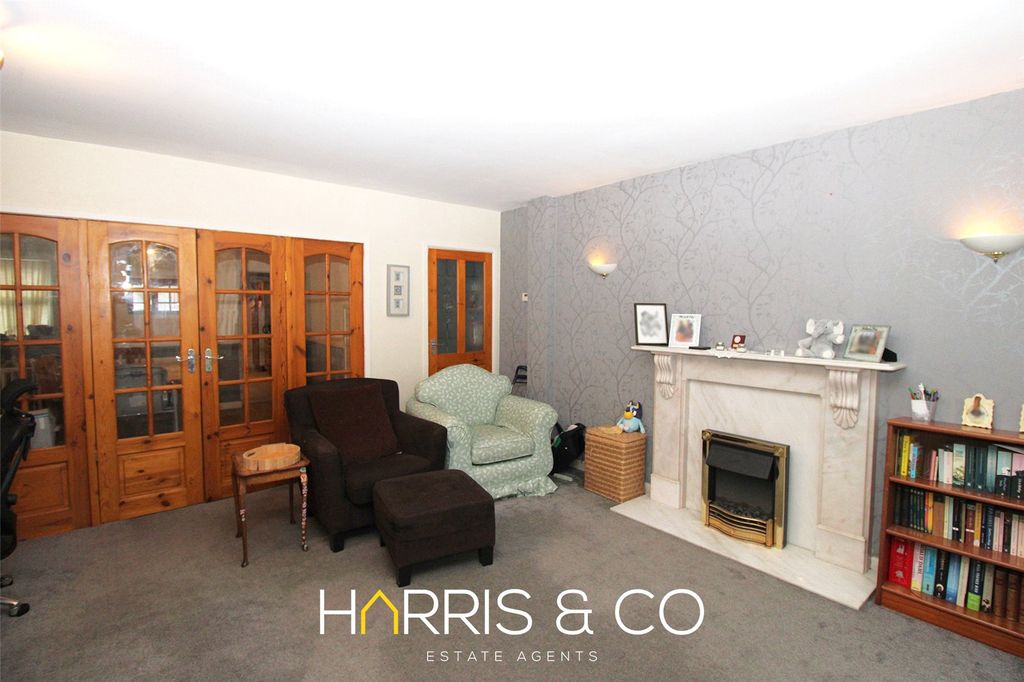 Property photo 2 of 12 Picture No. 15