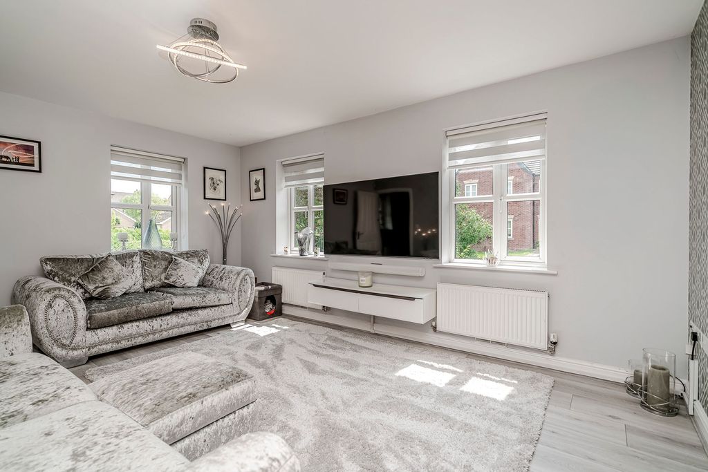 Property photo 2 of 33
