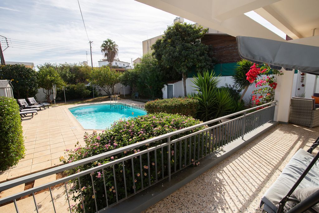 Property photo 1 of 42