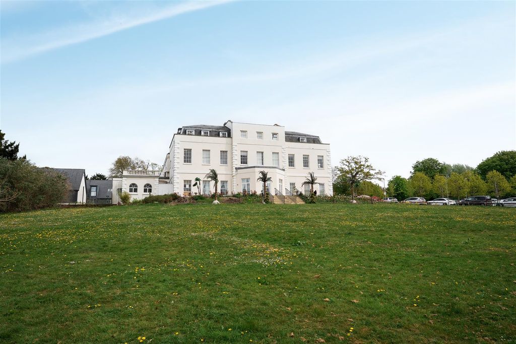 Property photo 1 of 19 External Elevation