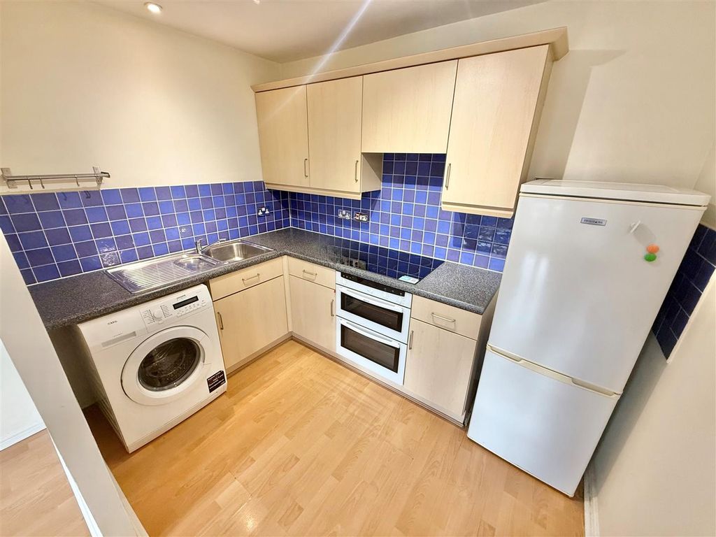 Property photo 3 of 6 Kitchen