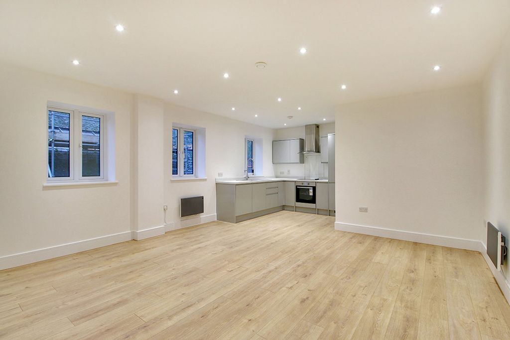 Property photo 1 of 8 Photo 3