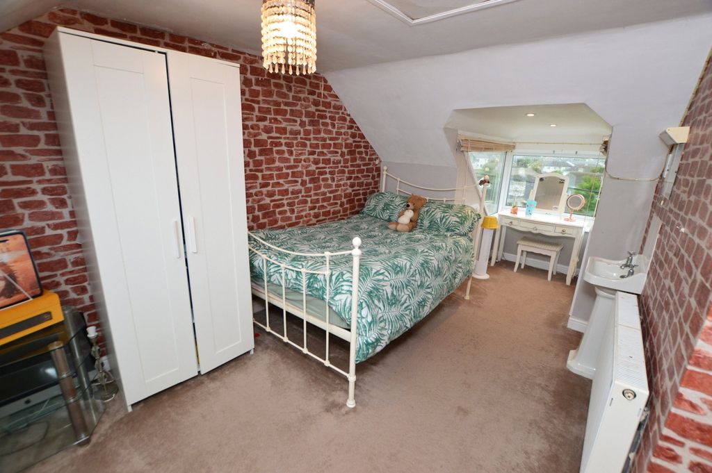 Property photo 2 of 18 Picture No. 01
