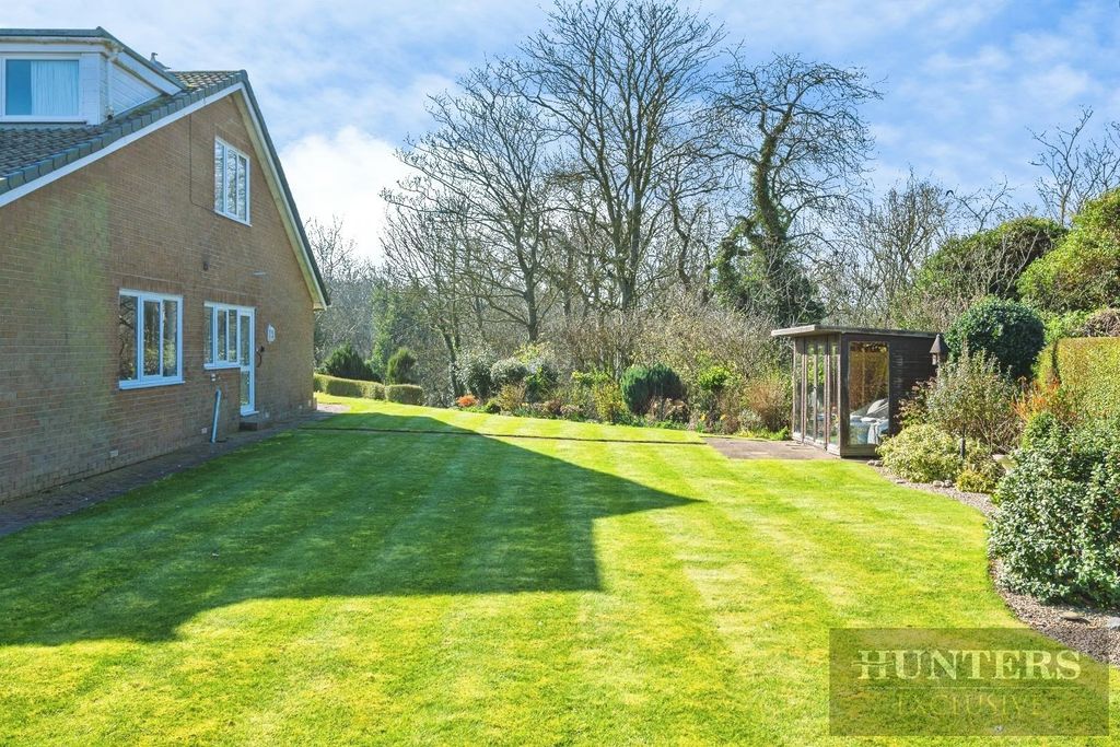 Property photo 2 of 29 Garden